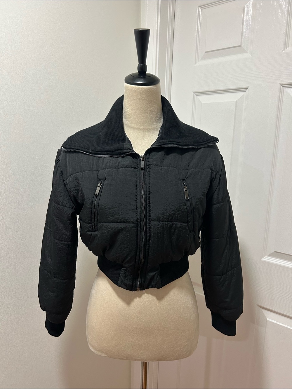 Cropped Black Puffer Jacket with Ribbed High Collar